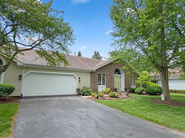 281 Governors Lane 281, Elgin, IL 60123