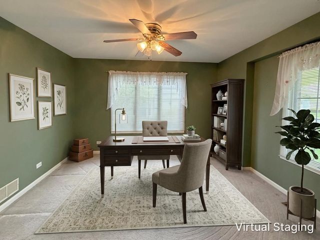 281 Governors Lane 281, Elgin, IL 60123