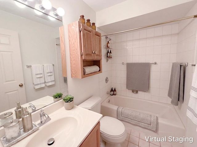 281 Governors Lane 281, Elgin, IL 60123
