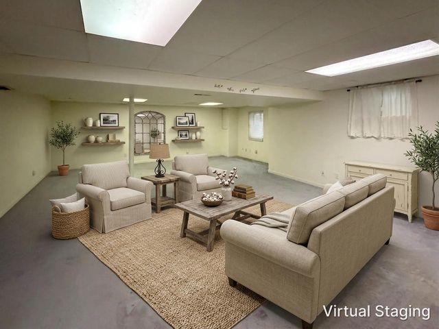 281 Governors Lane 281, Elgin, IL 60123