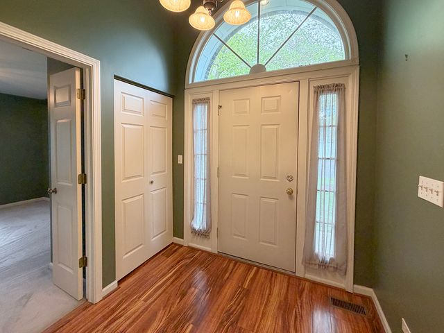 281 Governors Lane 281, Elgin, IL 60123