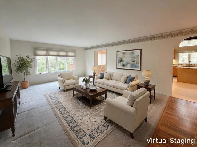 281 Governors Lane 281, Elgin, IL 60123