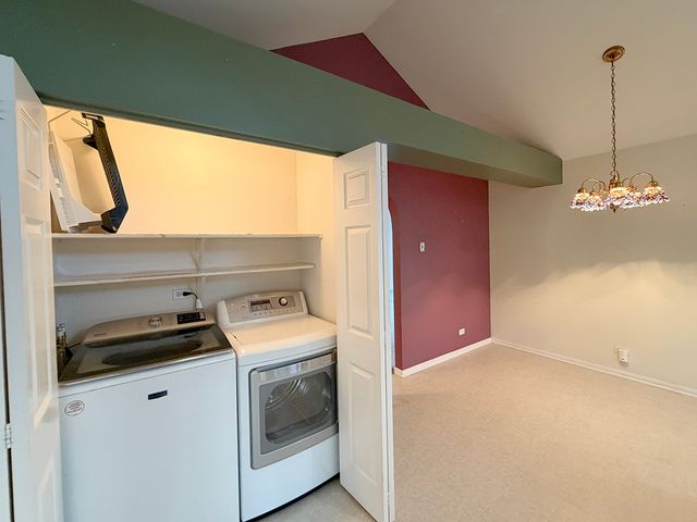 281 Governors Lane 281, Elgin, IL 60123