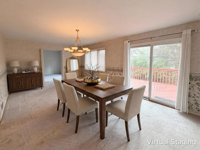 281 Governors Lane 281, Elgin, IL 60123