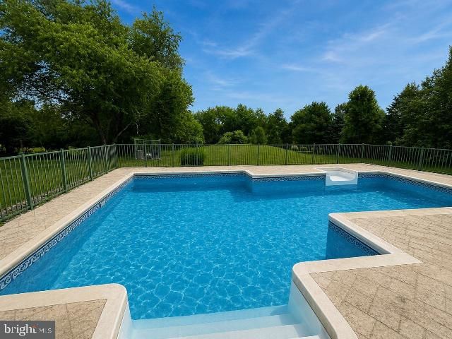 17 SHURTS RD, Flemington, NJ 08822