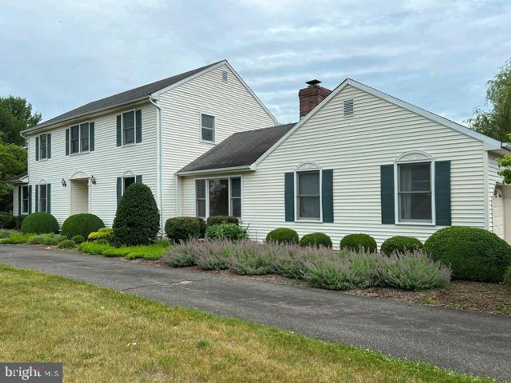 17 SHURTS RD, Flemington, NJ 08822