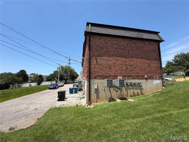 9548 Chamblin Drive, St Louis, MO 63123