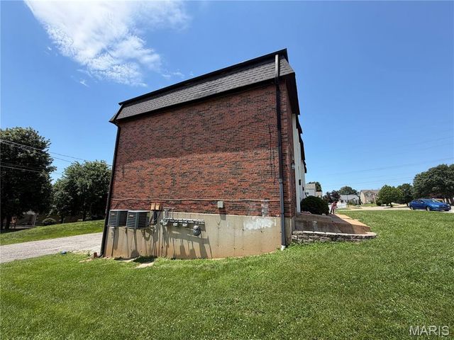 9548 Chamblin Drive, St Louis, MO 63123