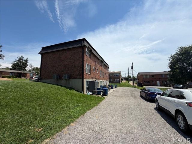 9548 Chamblin Drive, St Louis, MO 63123