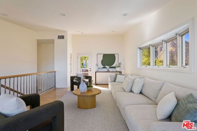 21733 Castlewood Drive, Malibu, CA 90265