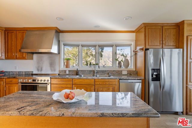 21733 Castlewood Drive, Malibu, CA 90265