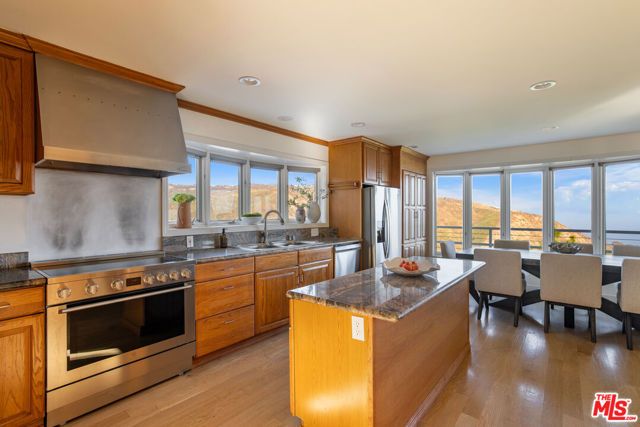 21733 Castlewood Drive, Malibu, CA 90265