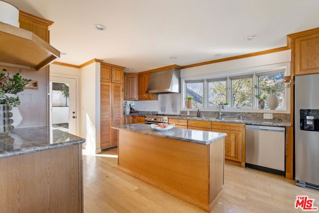 21733 Castlewood Drive, Malibu, CA 90265