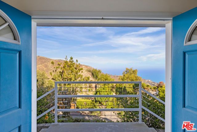 21733 Castlewood Drive, Malibu, CA 90265