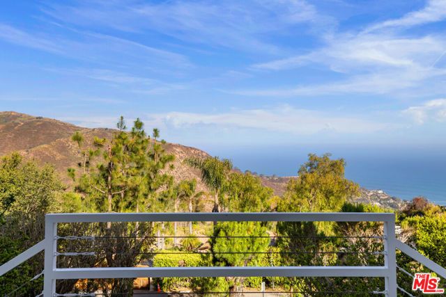 21733 Castlewood Drive, Malibu, CA 90265
