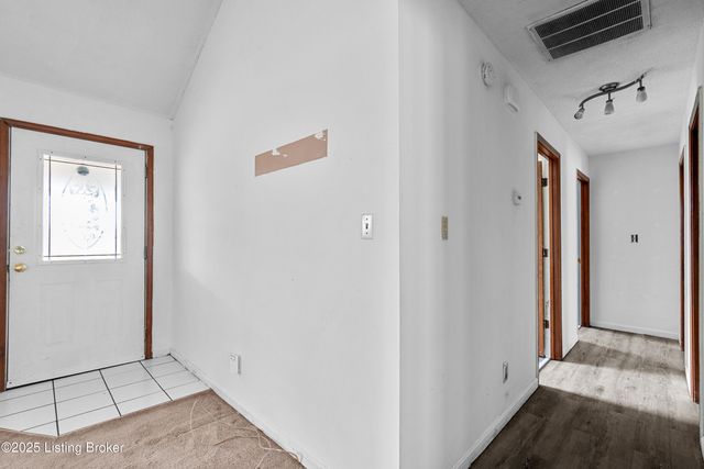 803 Taper Ct, Louisville, KY 40214