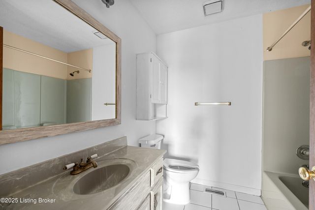 803 Taper Ct, Louisville, KY 40214