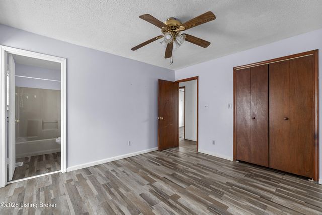 803 Taper Ct, Louisville, KY 40214