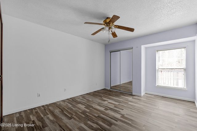 803 Taper Ct, Louisville, KY 40214