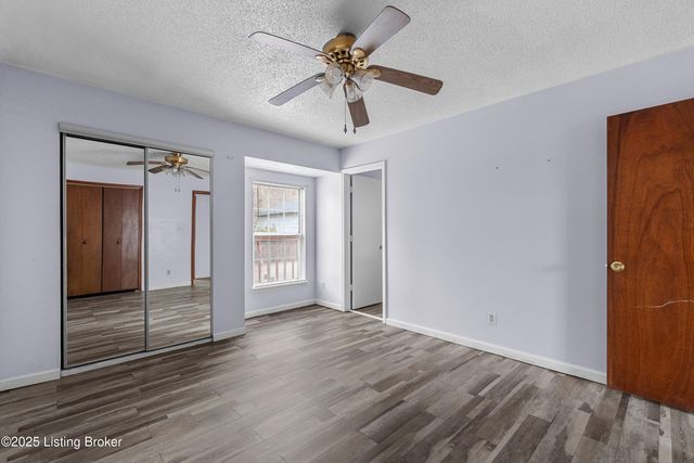 803 Taper Ct, Louisville, KY 40214