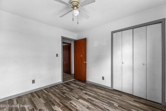 803 Taper Ct, Louisville, KY 40214