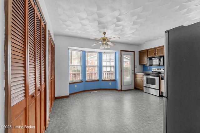 803 Taper Ct, Louisville, KY 40214