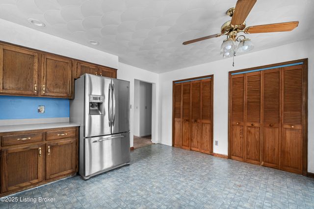 803 Taper Ct, Louisville, KY 40214