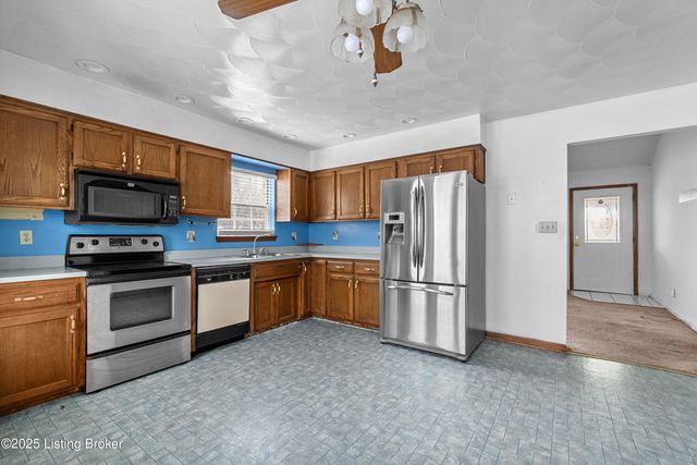 803 Taper Ct, Louisville, KY 40214