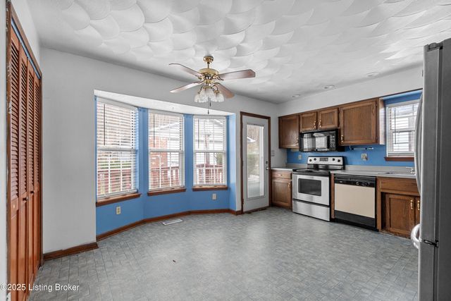 803 Taper Ct, Louisville, KY 40214