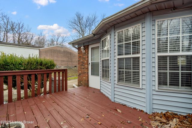 803 Taper Ct, Louisville, KY 40214