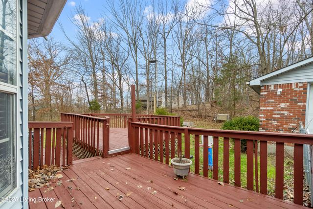 803 Taper Ct, Louisville, KY 40214