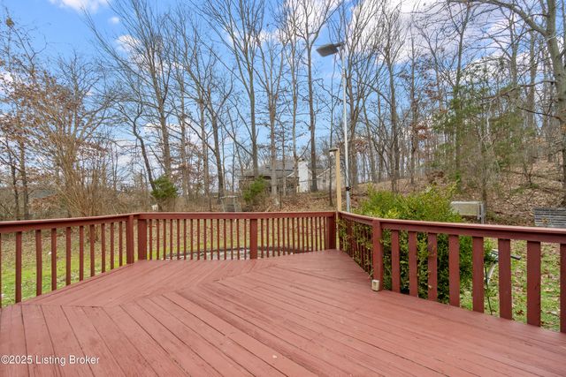 803 Taper Ct, Louisville, KY 40214