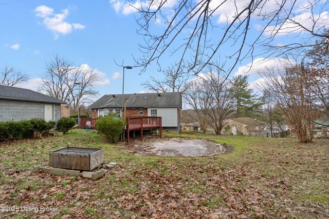 803 Taper Ct, Louisville, KY 40214