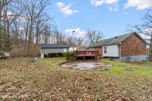 803 Taper Ct, Louisville, KY 40214