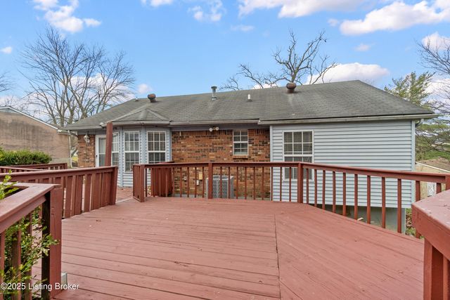 803 Taper Ct, Louisville, KY 40214