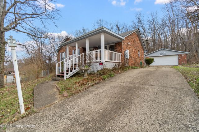 803 Taper Ct, Louisville, KY 40214