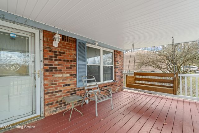 803 Taper Ct, Louisville, KY 40214