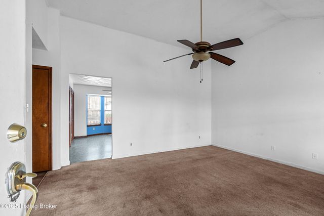 803 Taper Ct, Louisville, KY 40214