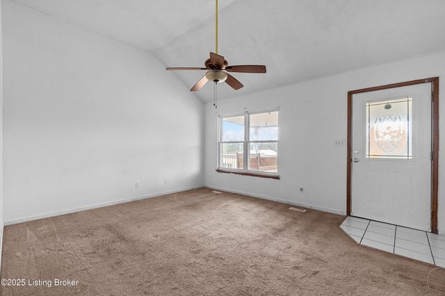 803 Taper Ct, Louisville, KY 40214