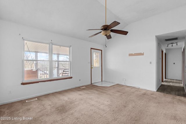 803 Taper Ct, Louisville, KY 40214