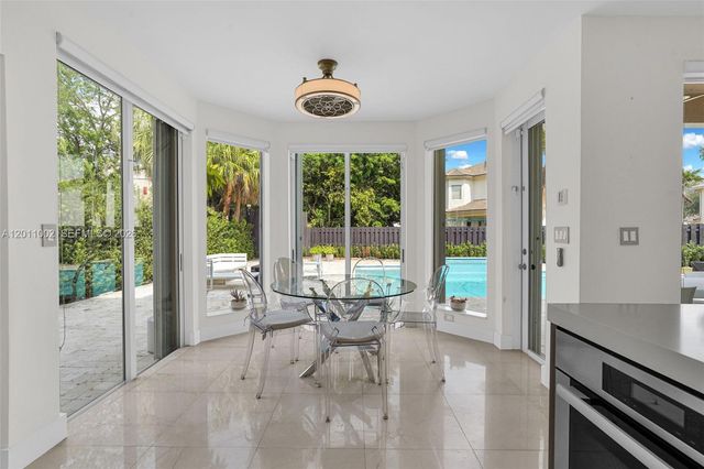 10762 NW 71st St, Doral, FL 33178