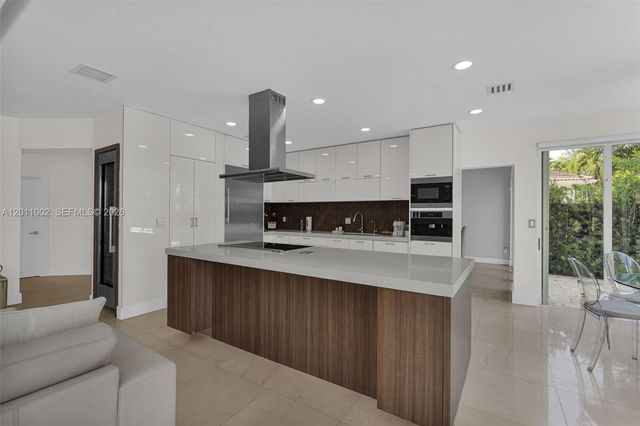 10762 NW 71st St, Doral, FL 33178