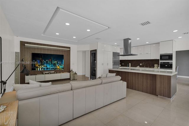 10762 NW 71st St, Doral, FL 33178