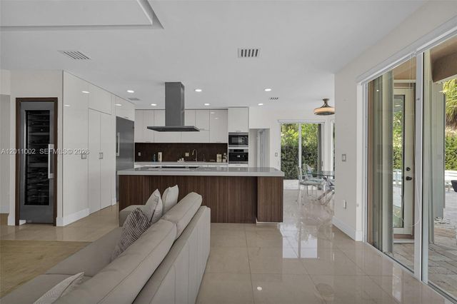 10762 NW 71st St, Doral, FL 33178