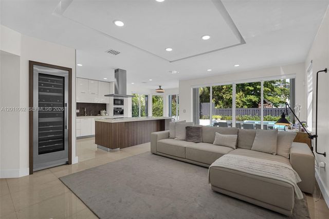 10762 NW 71st St, Doral, FL 33178