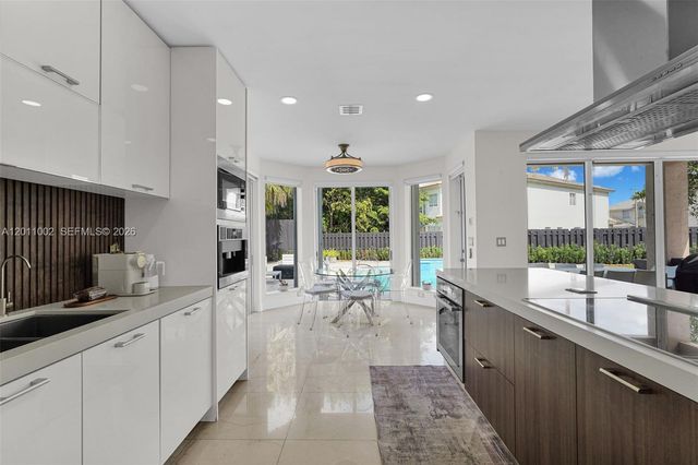 10762 NW 71st St, Doral, FL 33178
