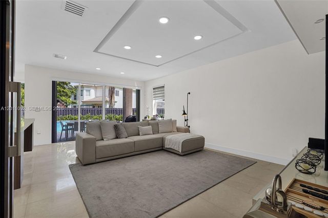 10762 NW 71st St, Doral, FL 33178