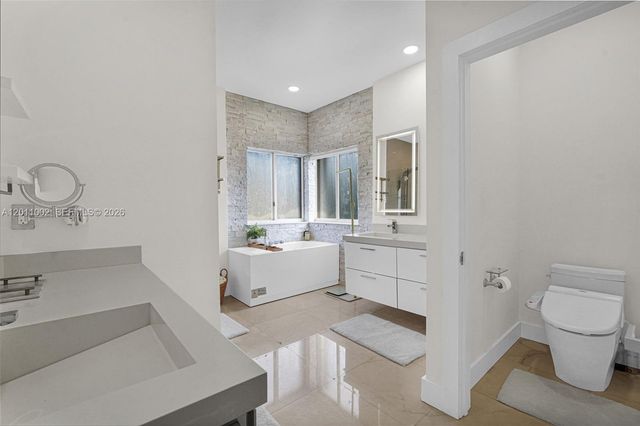 10762 NW 71st St, Doral, FL 33178