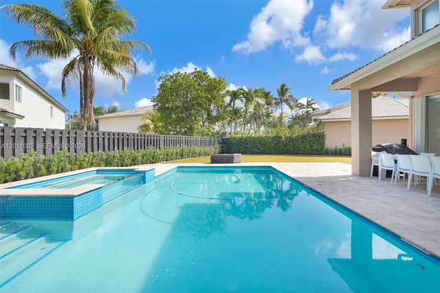10762 NW 71st St, Doral, FL 33178