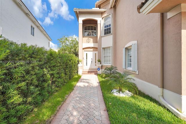 10762 NW 71st St, Doral, FL 33178